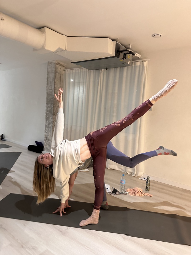 Cómo crear una rutina de yoga en casa sin perder la motivación